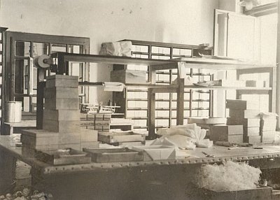 1. A Gerbeaud csokoládégyár csomagoló műhelye /Szerencsi Károly hagyatéka/